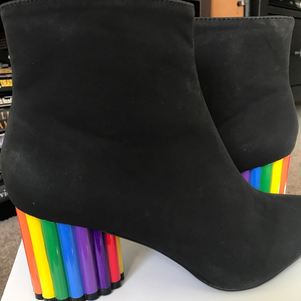 YRU Y.R.U. Rainbow Road shoes size 8